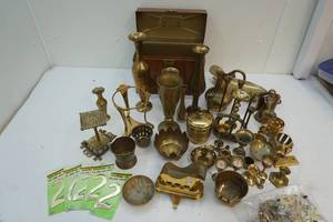 lot 171 image: Brass items
