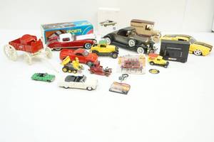 lot 192 image: Model cars, trucks