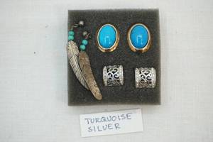 lot 196 image: Earrings