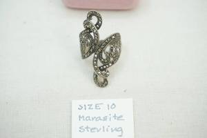 lot 198 image: Silver ring