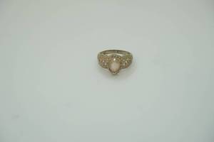 lot 200 image: Sterling ring