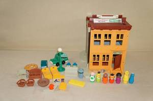lot 42 image: Vintage Fisher Price Little People Sesame Street Playset with Figures