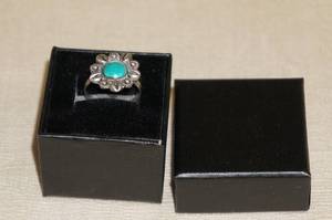 lot 7 image: Vintage Mexican Artisan Sterling Silver Ring with Turquoise