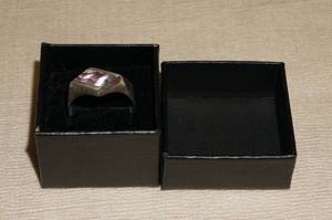 lot 11 image: Vintage Mexican Artisan Sterling Silver Ring with Abalone Inlay