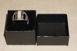 lot 12 image: Sterling Silver Ring with Mother of Pearl