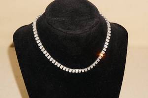 lot 14 image: Ladies Necklace with Clear Stones
