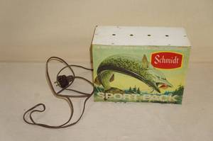 lot 23 image: Vintage Schmidt Sport Pack Lighted Beer Sign