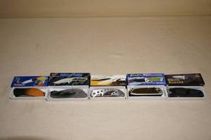 lot 32 image: 5 NEW Folding Pocket Knives