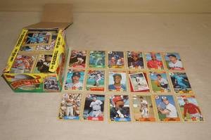 lot 73 image: 1987 Topps Baseball Cards
