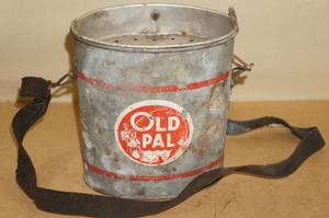 lot 125 image: Vintage Old Pal Metal Minnow Bucket