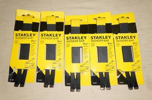 lot 137 image: 5 Stanley Wonder Bar 7-12 Pry Bars