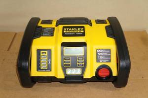 lot 152 image: Stanley Fatmax 1000A Jump Starter