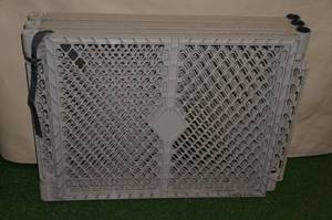 lot 181 image: Plastic Pet Playard