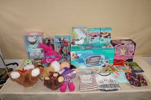 lot 173 image: Toys and Clothes - Oven, Trolls, Babies