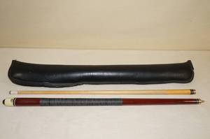 lot 194 image: 21 Oz 2 Piece Pool Cue in Soft Case