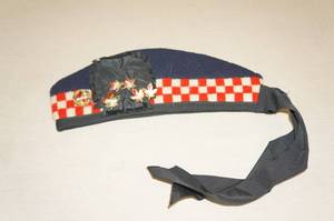 lot 202 image: Canadian Beret with Pins