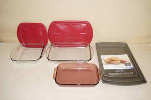 lot 211 image: Anchor and Pyrex Glass Baking Dishes, Cookie Sheets