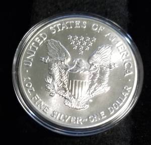 1989 AMERICAN SILVER EAGLE 1 TROY OZ. .999 FINE SILVER IN AIRTITE