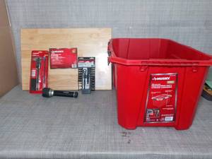 mixed lot of husky items