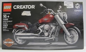 lot 904 image: LEGO 10269 Harley Davidson Fat Boy