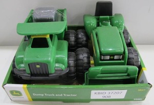 lot 908 image: John Deere Scoop and Haul Set