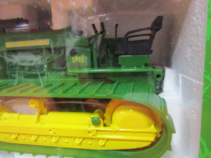 lot 9 image: John Deer 1010 116th crawler