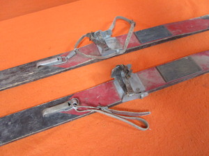 lot 42 image: Vintage Skies
