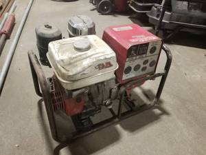 lot 8 image: Honda 500X 120240V Generator