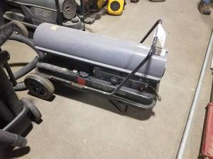 lot 12 image: Dyna-Glo Delux Professional Grade Construction Heater