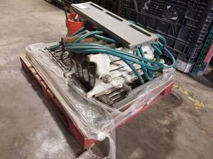 lot 95 image: Lot of Cast Iron Radiators (on pallet)