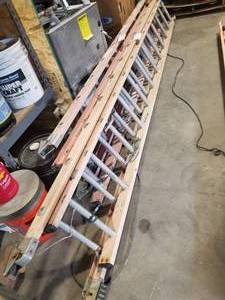 lot 103 image: Werner Electro-Master Non-Conductive Fiberglass Extra Heavy Duty IndustrialElectrical Extension Ladder 24 D612-2