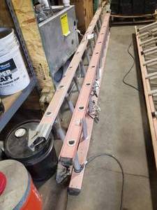 lot 102 image: Extension Ladder
