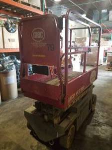 lot 0 image: 1999 MEC Scissor Lift 24Vx4 1532ES