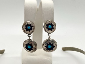 lot 15 image: Vintage Sterling Cuff Necklace w Earrings