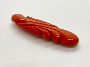 lot 21 image: Funky Vintage Orange Bakelite Brooch