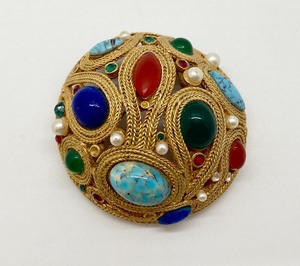 lot 22 image: Beautiful Gold Tone w Semi Precious Stones Brooch