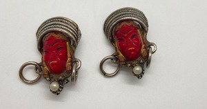 lot 26 image: Pair Vintage Figural Face Brooches Pins