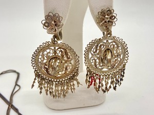 lot 30 image: Vintage Sterling Cowboy Hat Necklace, Horse Brooch & Silver Tone Earrings