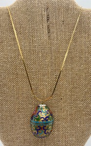 lot 31 image: Vintage Cloissone Enamel Egg Pendant Necklace on Gold Tone Chain