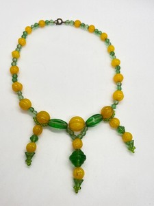 lot 33 image: Fun Vintage Green & Tangerine Glass Beaded Necklace
