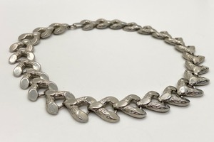 lot 37 image: Vintage Reinad Silver Tone Necklace