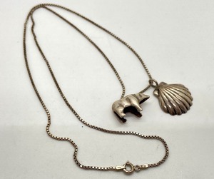 lot 44 image: Sterling Silver Figural Pendant Necklace - Bear & Seashell