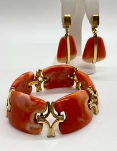 lot 52 image: Vintage Crown Trifari Bracelet & Earrings Set