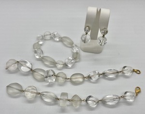 lot 54 image: Set 3 Vintage Lucite Acrylic Bracelets & 1 Pair of Earrings
