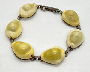 lot 57 image: Vintage Puka Shell Silver Tone Bracelet