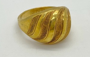 lot 58 image: Vintage 10k Gold Filled Ring