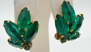 lot 59 image: Vintage Signed Pair of Weiss Clip-on Earrings