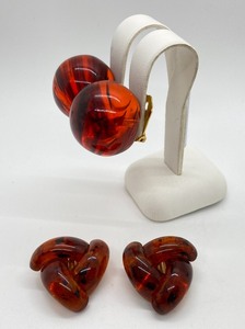 lot 63 image: 2 Pair Vintage Amber Color Lucite Acrylic Clip-on Earrings