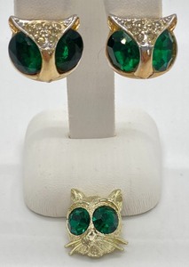 lot 65 image: Vintage Rhinestone Owl Clip on Earrings w Nemo Cat Brooch