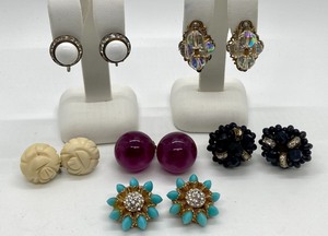 lot 72 image: 6 Pairs Gorgeous Vintage Clip-on & Screw Back Earrings